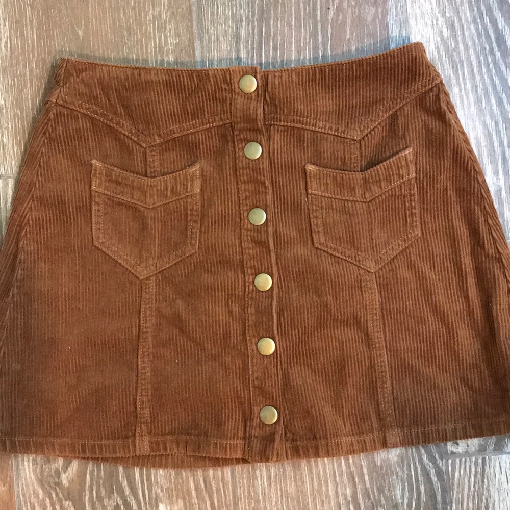 Button skirt